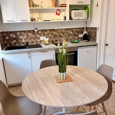 Couette-café Le 111 3*